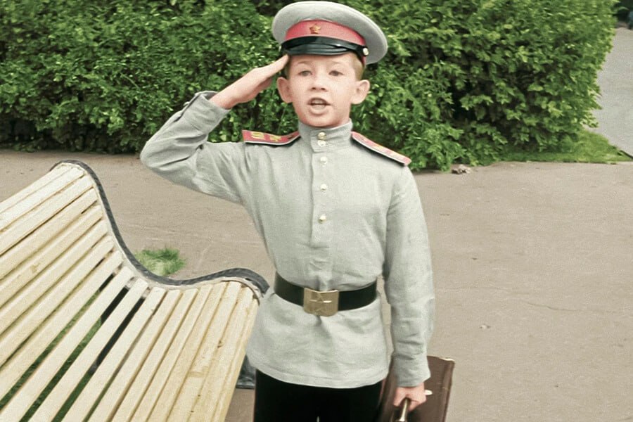 Два майора: После предыдущего поста про ребят с ЮНАРМИИ, которых мы поддерживаем с рекламных денег (всем финок НКВД) либерахи бы подняли вой: "Вы что, за милитаризацию детей?"