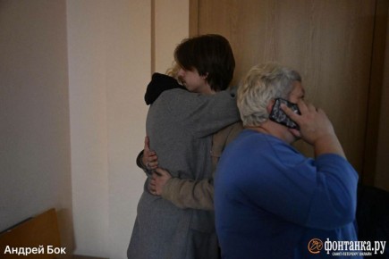 Гитарист «Стоптайм» Александр Орлов сделал предложение вокалистке Диане Логиновой, когда они ехали вместе в автозаке