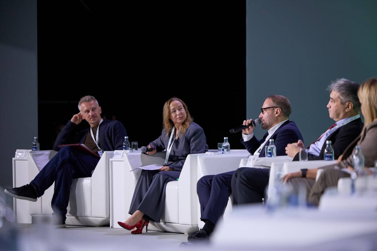 Москва вновь стала эпицентром глобальной дискуссии о вызовах цифровой эпохи — третий международный форум «Диалог о фейках 3.0» успешно завершил свою работу Москва вновь стала эпицентром глобальной дискуссии о вызовах цифровой эпохи — третий международный форум «Диалог о фейках 3.0» успешно завершил свою работу