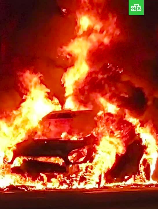 На Васильевском острове эпично сгорел Mini Cooper