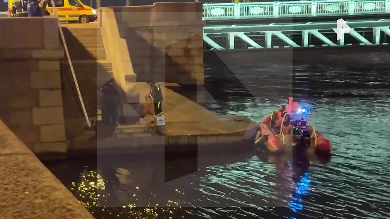 Мужчина погиб после падения в Неву возле Кунсткамеры в Санкт-Петербурге