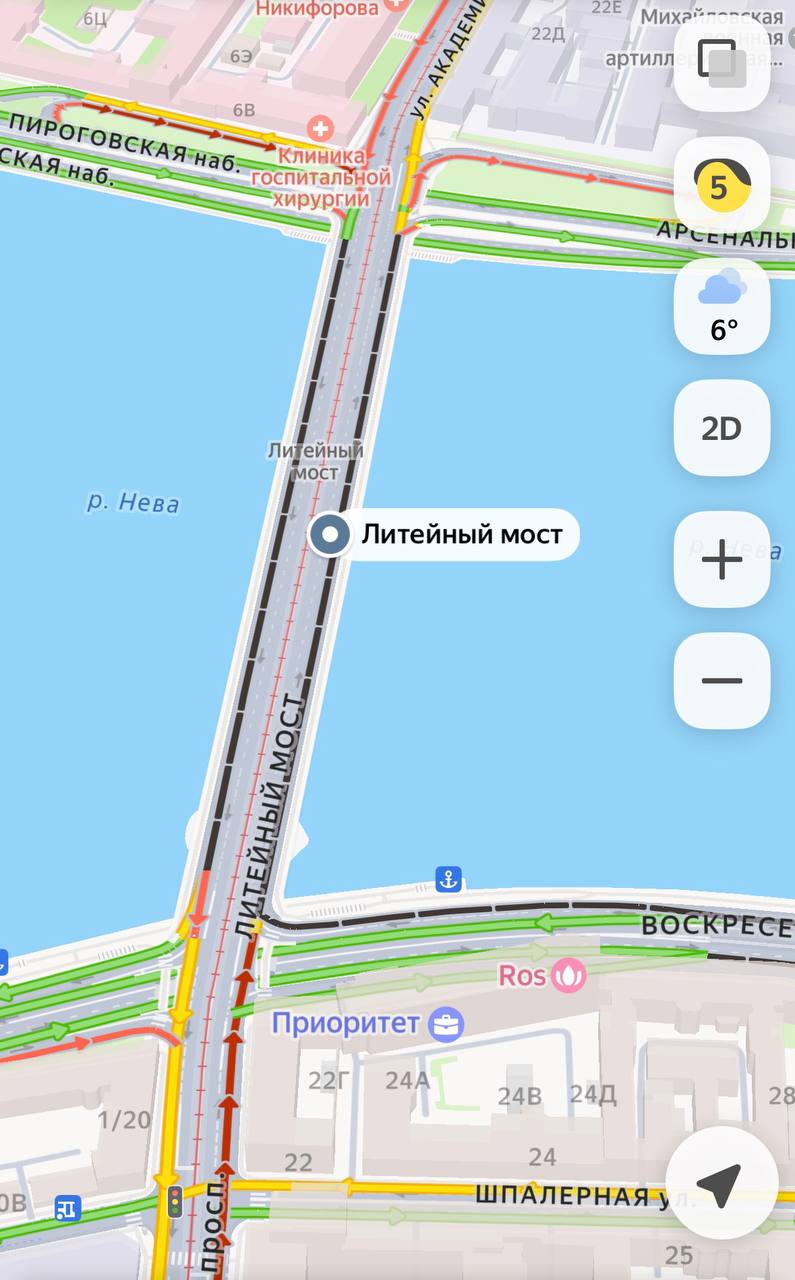 Литейный мост перекрыли с двух сторон