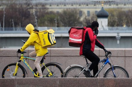 300 тыс. рублей в месяц — максимальные зарплаты московских курьеров