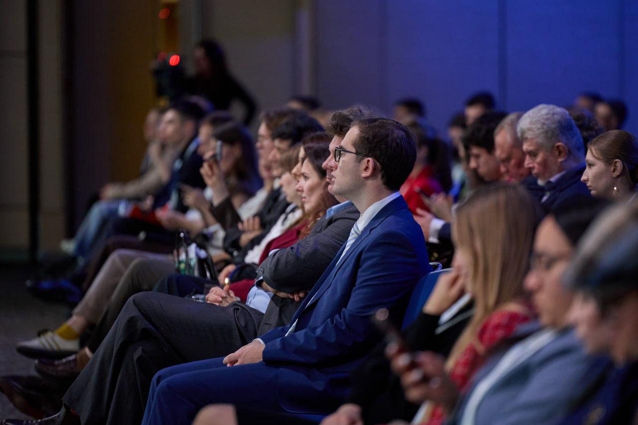 Фейк: После сообщений о минировании здания, где проходит форум «Диалог о фейках 3.0», многие гости и участники стали покидать мероприятие Фейк: После сообщений о минировании здания, где проходит форум «Диалог о фейках 3.0», многие гости и участники стали покидать мероприятие