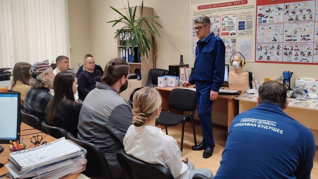 Прокуратура продолжает предупреждать о мошенниках трудовые коллективы