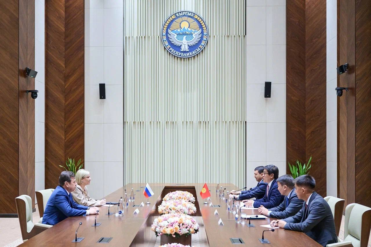 Ольга Любимова: Встретилась с Председателем Кабинета министров – руководителем Администрации Президента Кыргызстана Адылбеком Касымалиевым, а также с его заместителем Эдилем Байсаловым Ольга Любимова: Встретилась с Председателем Кабинета министров – руководителем Администрации Президента Кыргызстана Адылбеком Касымалиевым, а также с его заместителем Эдилем Байсаловым