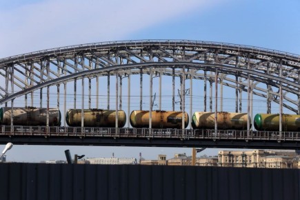 Ассоциация товарных брокеров (АТБ, объединяет крупнейших независимых участников биржевого рынка нефтепродуктов) обратилась к вице-премьеру Александру Новаку, указав на риски обсуждаемой корректировки биржевых торгов...