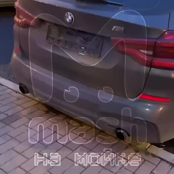 Новый виток борьбы хитрецов без номеров на парковке с Комтрансом — рейд и эвакуация десятков машин с Захарьевской были два дня назад, а сегодня здесь уже всё по-прежнему