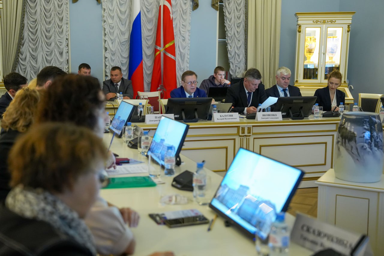 В Мариинском дворце начали работу сессии III Всероссийского форума Всемирного Русского Народного Собора «Будущее России: молодёжь за веру, традиции и созидание» В Мариинском дворце начали работу сессии III Всероссийского форума Всемирного Русского Народного Собора «Будущее России: молодёжь за веру, традиции и созидание»