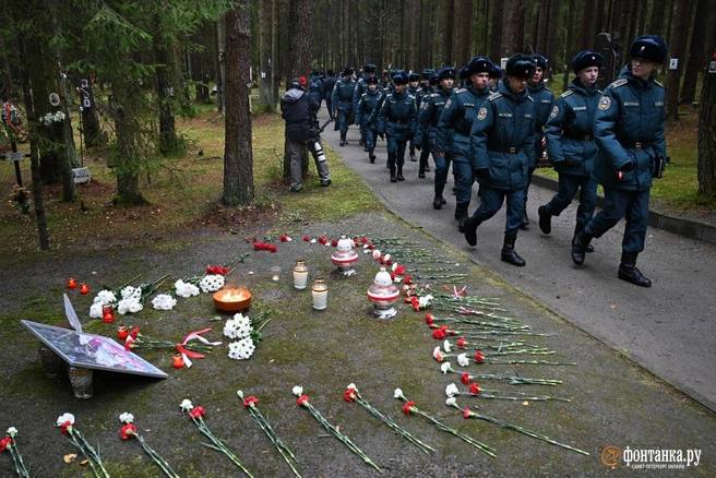 В Левашовской пустоши почтили память жертв политических репрессий В Левашовской пустоши почтили память жертв политических репрессий