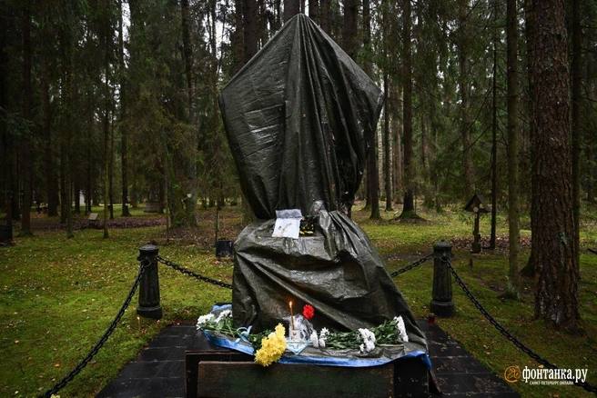 В Левашовской пустоши почтили память жертв политических репрессий