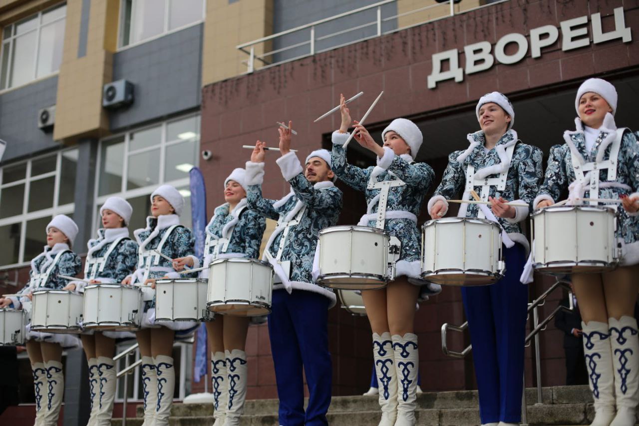 Санкт-Петербург и Ленинградская область стали коммуникационно-деловыми площадками для обмена передовым опытом, технологиями и эффективными решениями в целях обеспечения жизнедеятельности населения городов и регионов России... Санкт-Петербург и Ленинградская область стали коммуникационно-деловыми площадками для обмена передовым опытом, технологиями и эффективными решениями в целях обеспечения жизнедеятельности населения городов и регионов России...