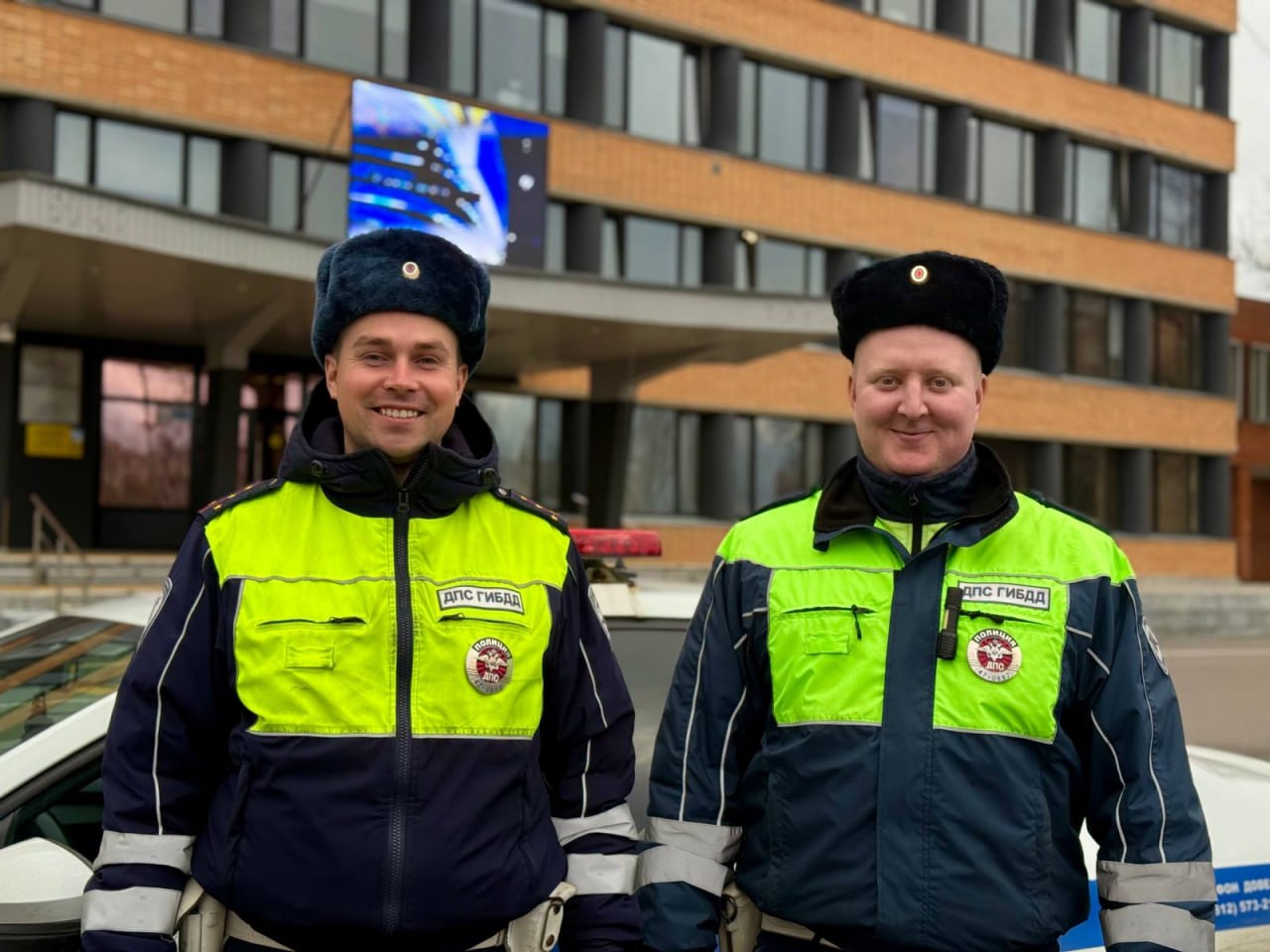 В Тосненском районе инспекторы ДПС не дали грузовику загореться на трассе