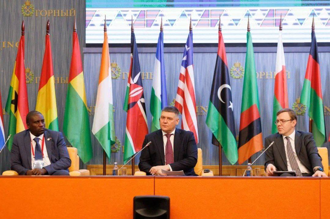 Роман Маршавин принял участие в работе Российско-Африканского сырьевого диалога Роман Маршавин принял участие в работе Российско-Африканского сырьевого диалога