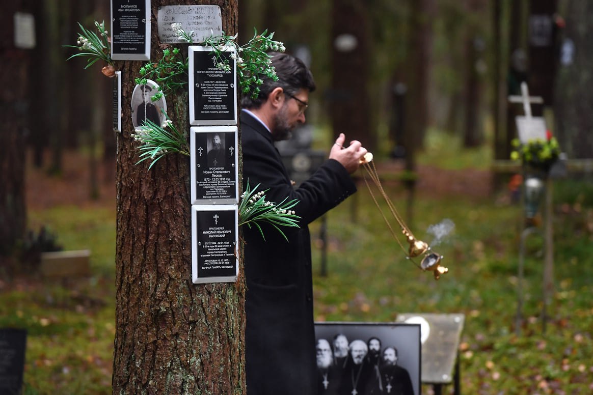 В Левашово прошла церемония ко Дню памяти жертв политических репрессий В Левашово прошла церемония ко Дню памяти жертв политических репрессий
