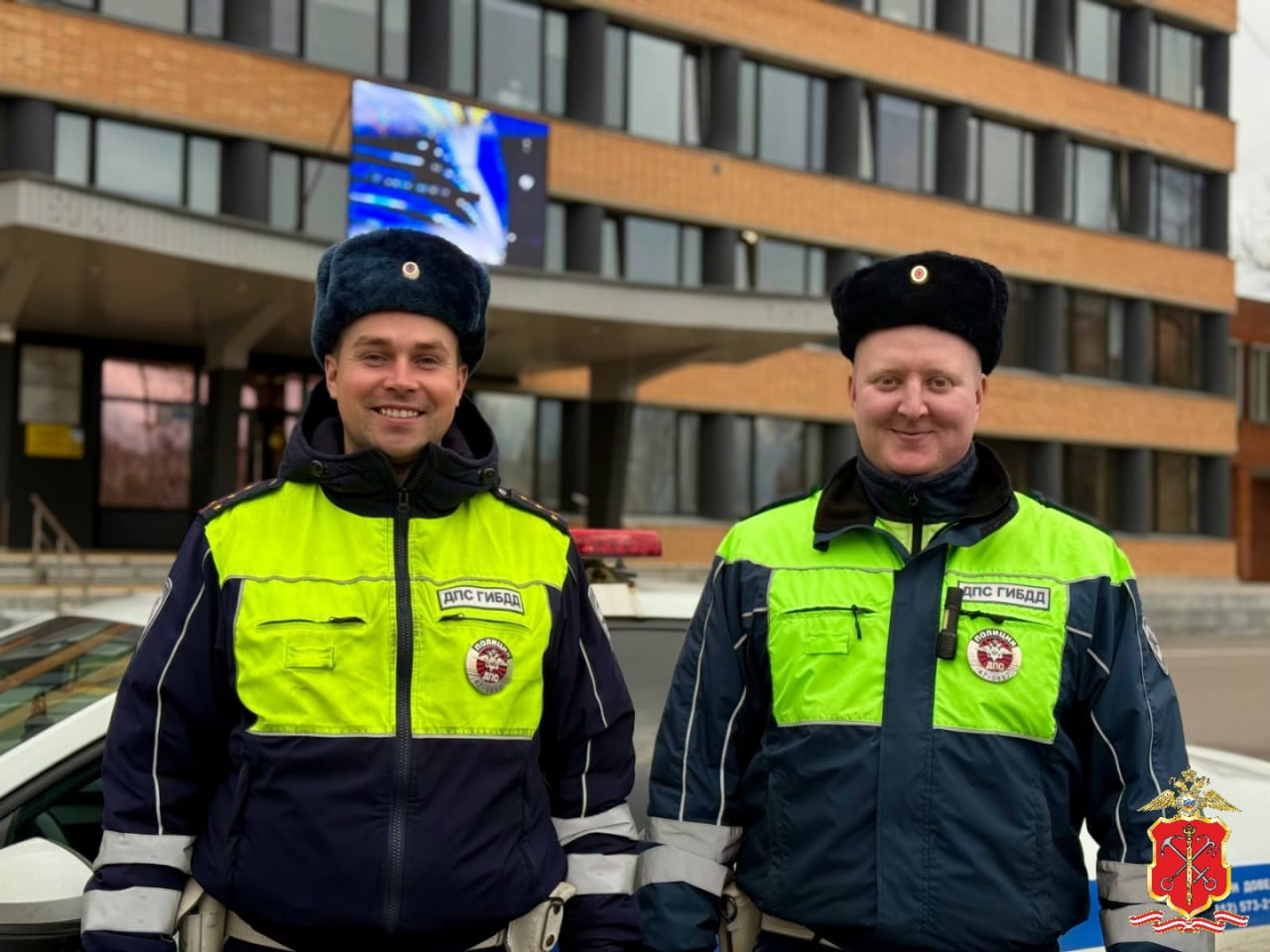 Сотрудники Госавтоинспекции Тосненского района предотвратили возгорание грузового автомобиля на трассе