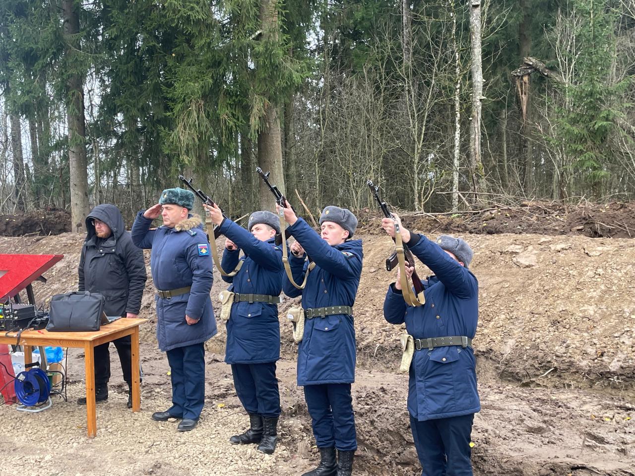 В Волосовском районе Ленинградской области заместитель руководителя следственного управления принял участие в церемонии торжественного захоронения останков узников лагеря ДУЛАГ-102 В Волосовском районе Ленинградской области заместитель руководителя следственного управления принял участие в церемонии торжественного захоронения останков узников лагеря ДУЛАГ-102
