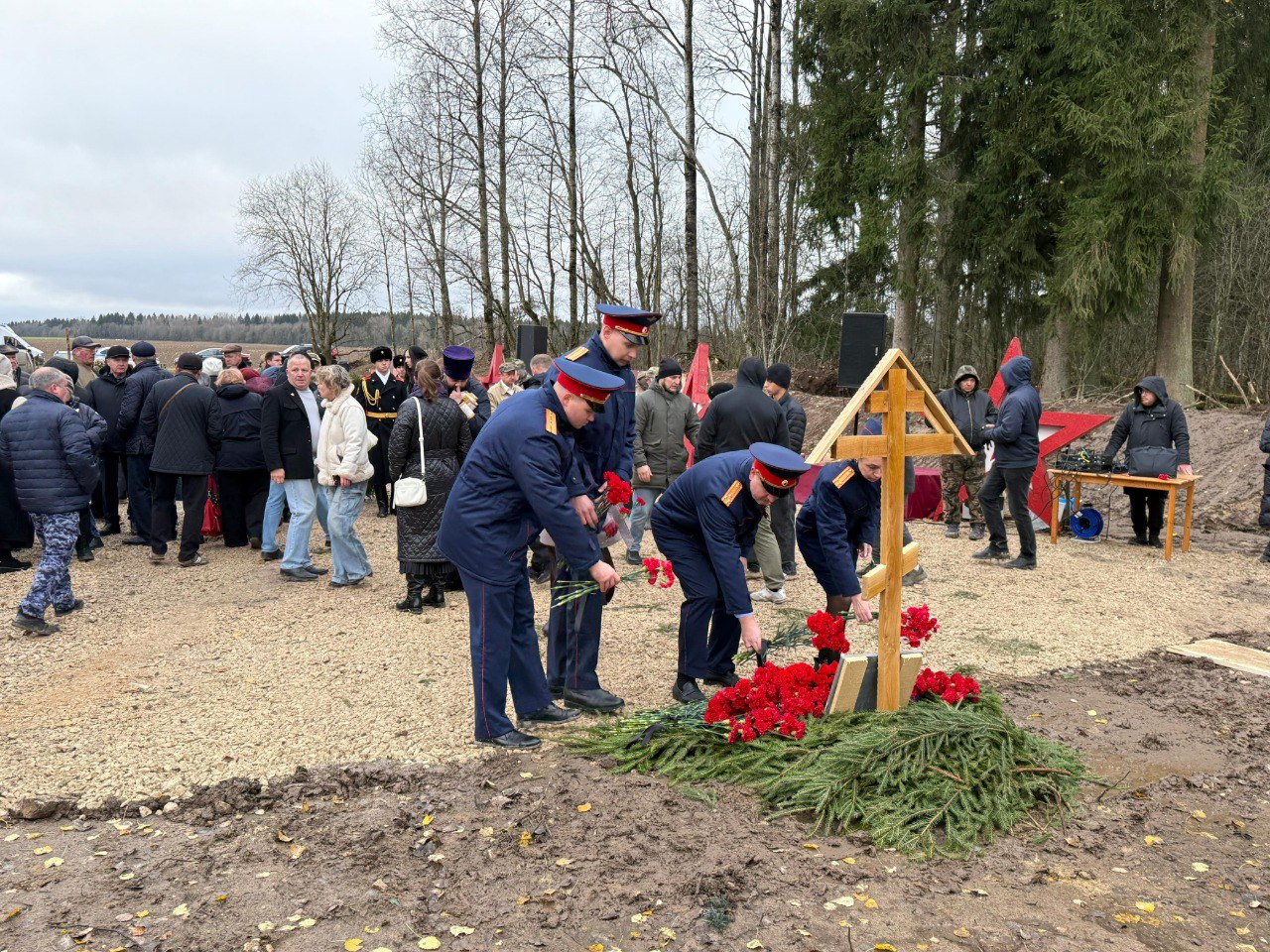 В Волосовском районе Ленинградской области заместитель руководителя следственного управления принял участие в церемонии торжественного захоронения останков узников лагеря ДУЛАГ-102 В Волосовском районе Ленинградской области заместитель руководителя следственного управления принял участие в церемонии торжественного захоронения останков узников лагеря ДУЛАГ-102