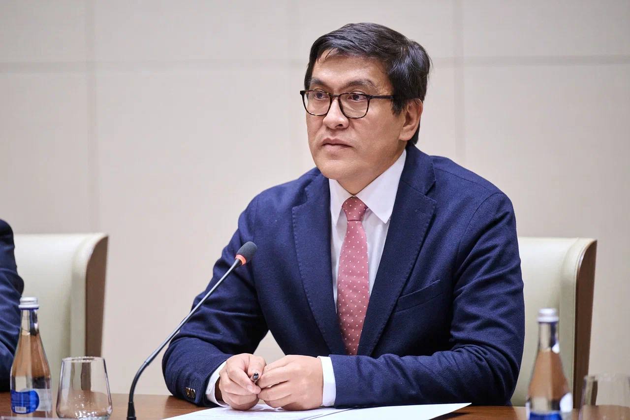 Ольга Любимова: Встретилась с Председателем Кабинета министров – руководителем Администрации Президента Кыргызстана Адылбеком Касымалиевым, а также с его заместителем Эдилем Байсаловым Ольга Любимова: Встретилась с Председателем Кабинета министров – руководителем Администрации Президента Кыргызстана Адылбеком Касымалиевым, а также с его заместителем Эдилем Байсаловым