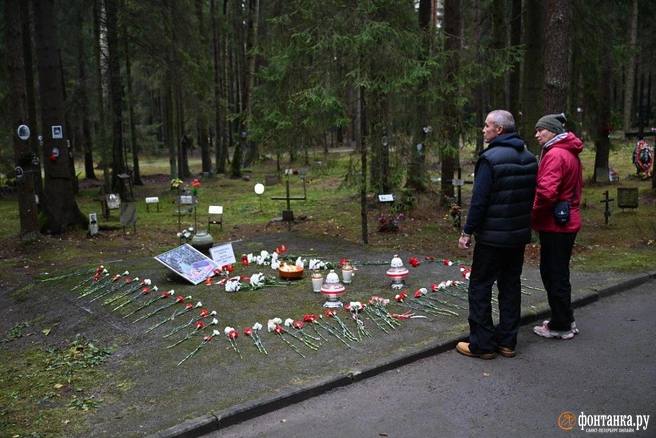 В Левашовской пустоши почтили память жертв политических репрессий В Левашовской пустоши почтили память жертв политических репрессий