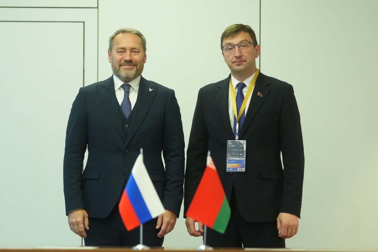 Спикер парламента Александр Бельский встретился с Председателем Минского городского Совета депутатов Артемом Цураном на полях Международного муниципального форума БРИКС