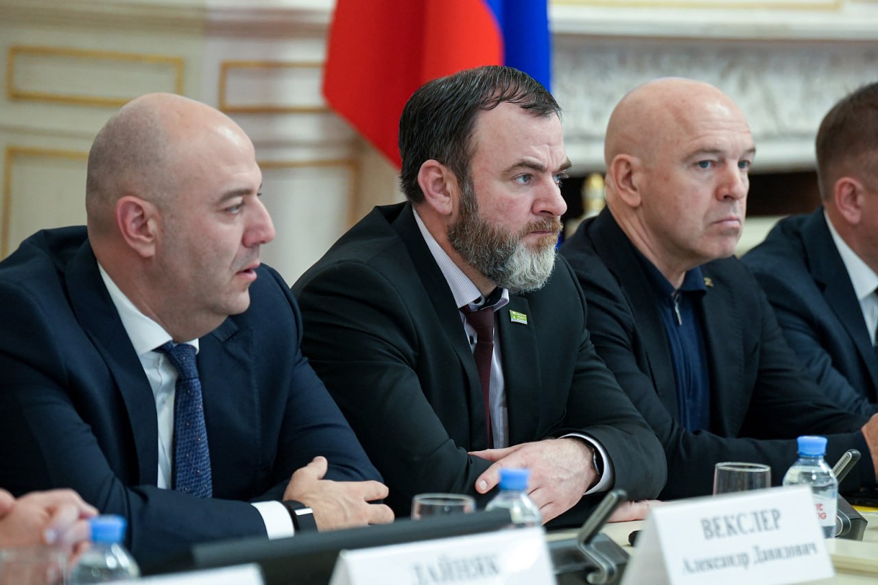 В Мариинском дворце состоялось заседание рабочей группы по обсуждению законопроекта о местном самоуправлении В Мариинском дворце состоялось заседание рабочей группы по обсуждению законопроекта о местном самоуправлении