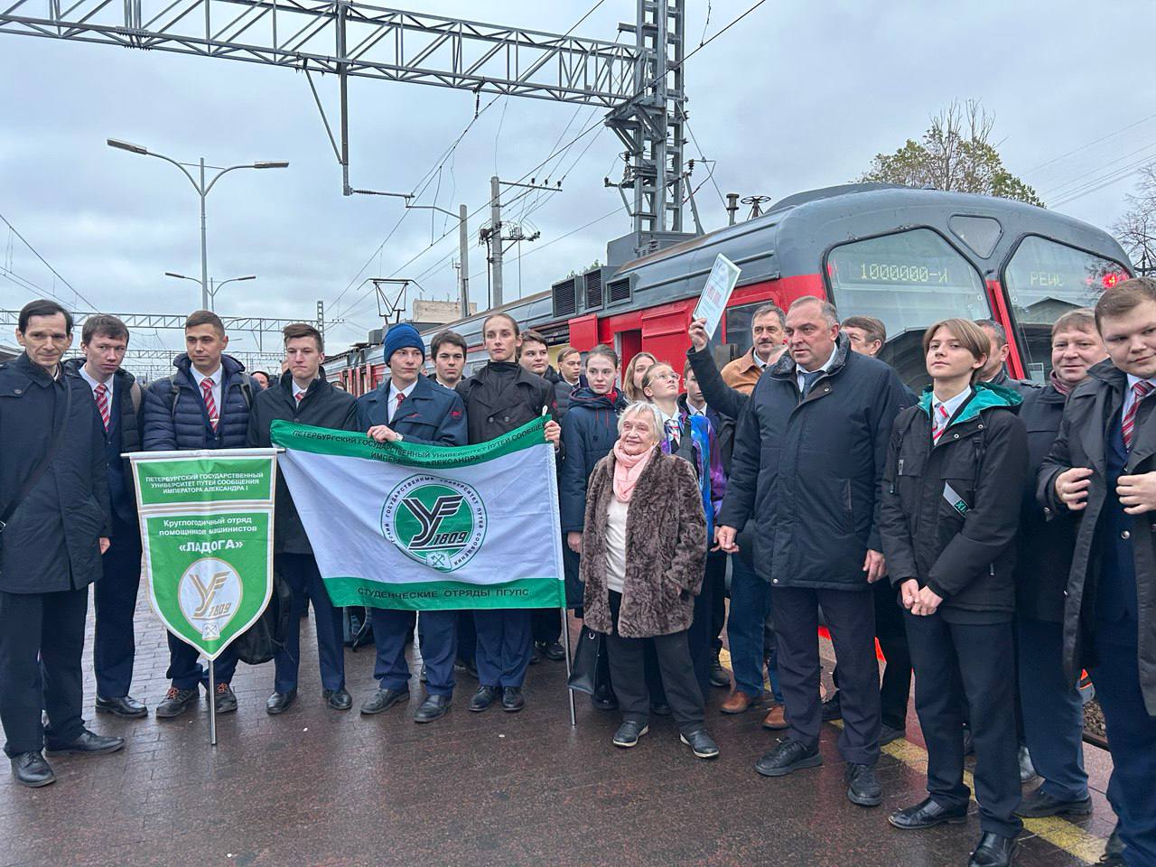 Бойцы студенческого отряда помощников машинистов ПГУПС выполнили миллионную поездку Бойцы студенческого отряда помощников машинистов ПГУПС выполнили миллионную поездку