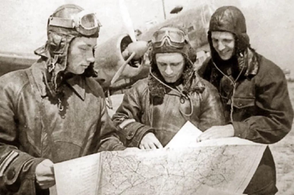 В Ленобласти обнаружили самолёт и останки Героя СССР В Ленобласти обнаружили самолёт и останки Героя СССР