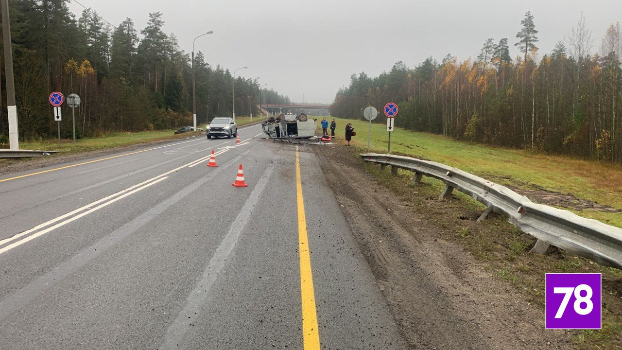 Под Лугой перевернулся УАЗ, известно об одном пострадавшем Под Лугой перевернулся УАЗ, известно об одном пострадавшем