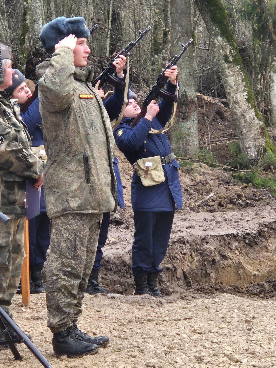 Председатель территориальной избирательной комиссии Волосовского муниципального района Марианна Понамаренко приняла участие в торжественно-траурной церемонии перезахоронения останков погибших при защите Отечества советских... Председатель территориальной избирательной комиссии Волосовского муниципального района Марианна Понамаренко приняла участие в торжественно-траурной церемонии перезахоронения останков погибших при защите Отечества советских...
