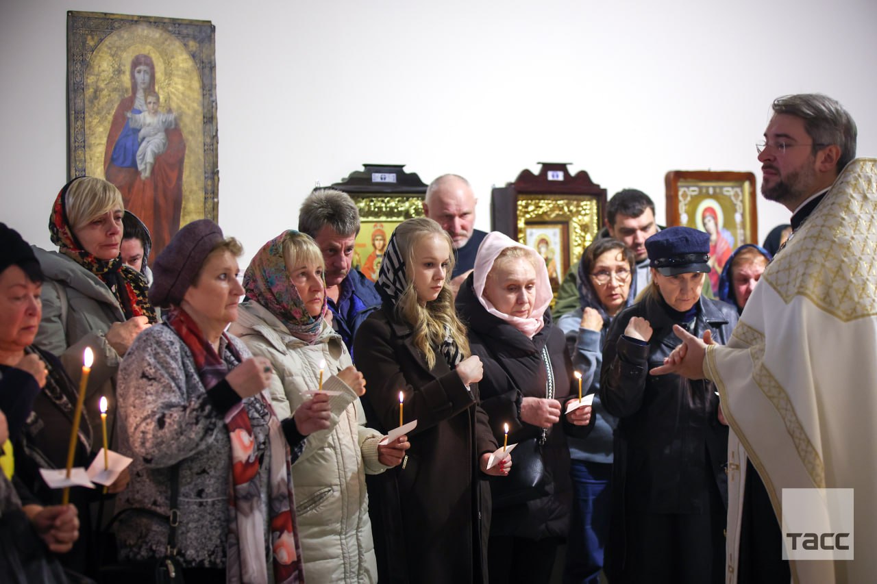 В Санкт-Петербурге прошла панихида по погибшим в теракте на борту рейса 9268 "Шарм-эш-Шейх — Санкт-Петербург" 31 октября 2015 года