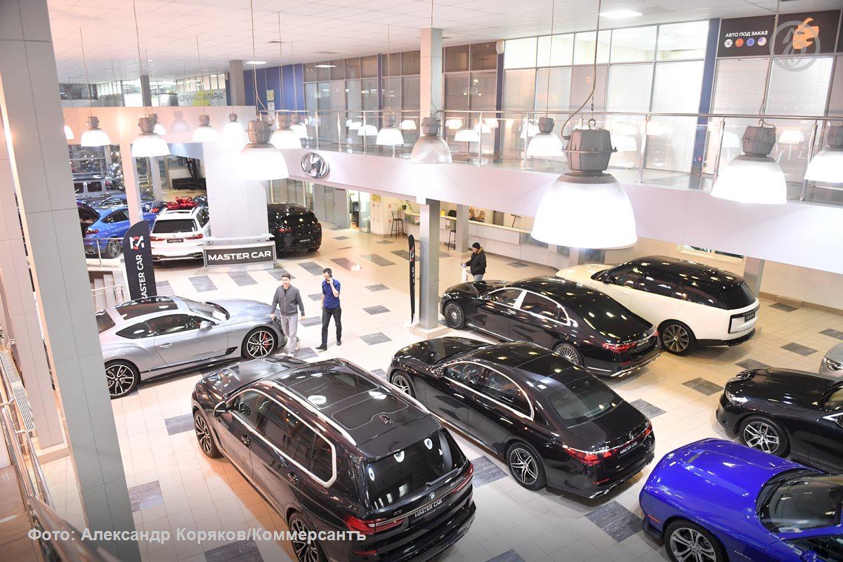 Объем выдачи автокредитов за девять месяцев просел в Петербурге почти на 50%