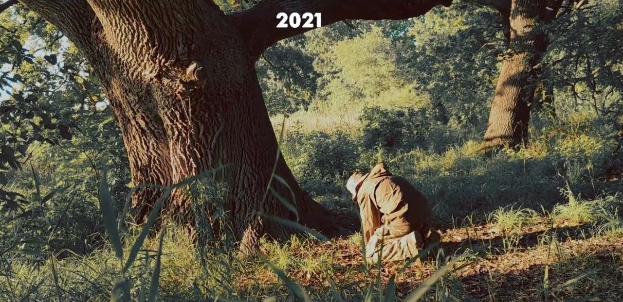 Два майора: На фото 2021 года лидер украинской неонацистской группы "Молох" на Кинбурской косе в Херсонской области "приносит дары богам"