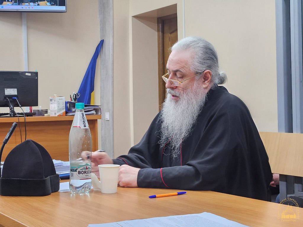 Владыка Арсений за последние дни прошел несколько судебных заседаний, в двух судах города Днепр, на них адвокаты пытаются оспорить очередное незаконное задержание наместника Святогорской Лавры сотрудниками СБУ Владыка Арсений за последние дни прошел несколько судебных заседаний, в двух судах города Днепр, на них адвокаты пытаются оспорить очередное незаконное задержание наместника Святогорской Лавры сотрудниками СБУ