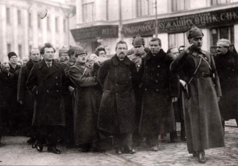  :  100  , 31  1925 ,            ()  