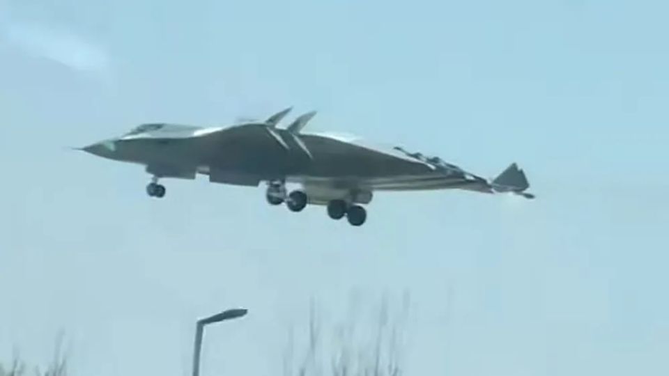 Юрий Баранчик: Взлетела новая версия китайского самолёта 6-го поколения