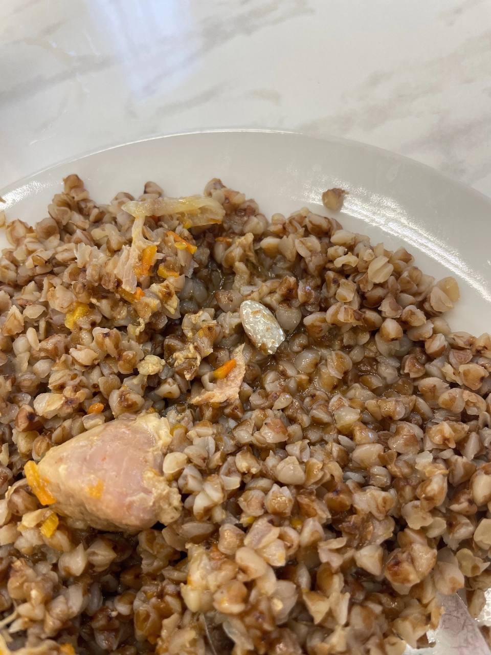 В результате массового отравления в столовой колледжа «Звездный» от острой кишечной инфекции пострадали 20 человек, из которых двое – сотрудники «Аурум Плюс» – компании-поставщика еды для учебного заведения