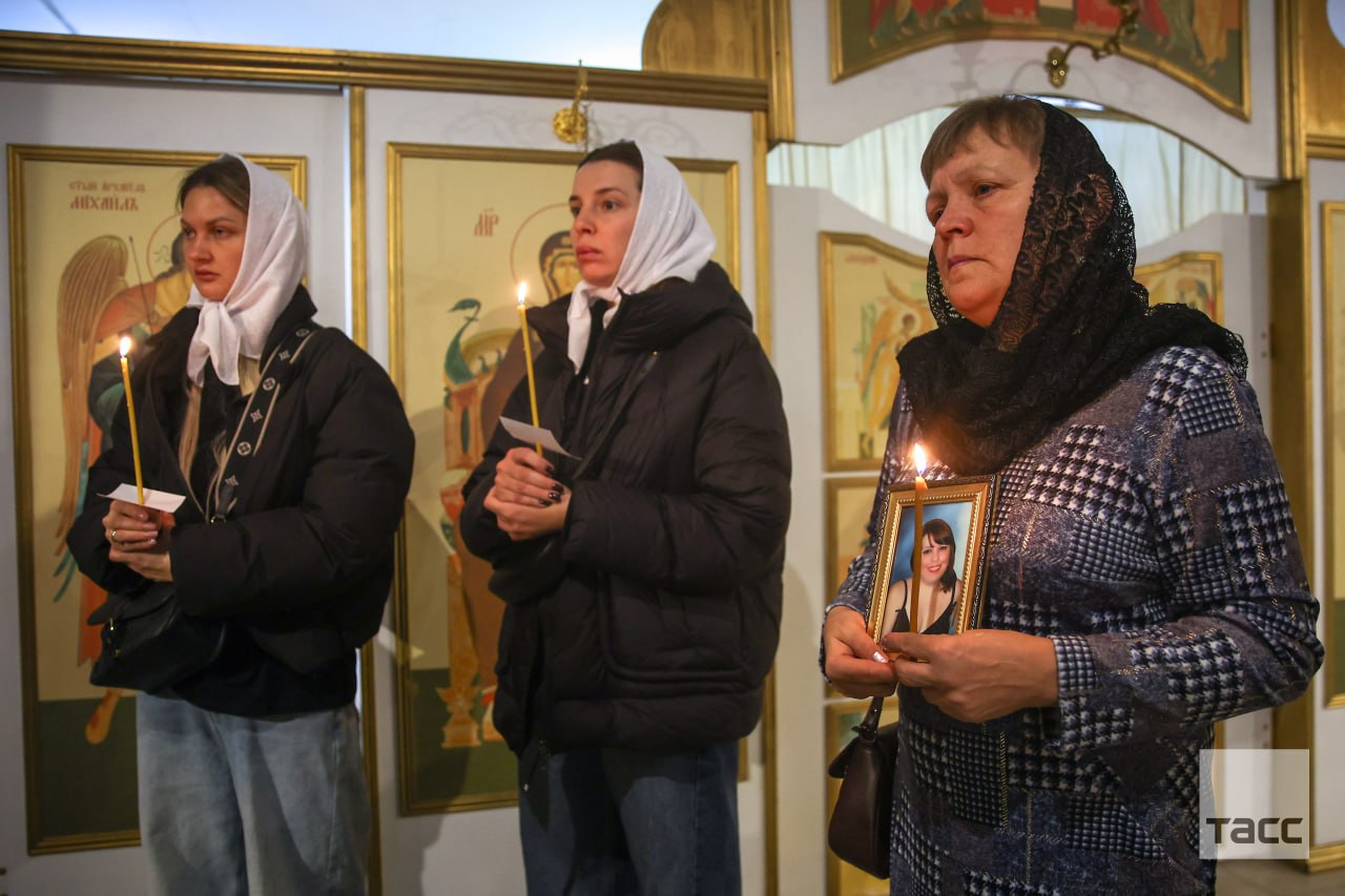 В Санкт-Петербурге прошла панихида по погибшим в теракте на борту рейса 9268 "Шарм-эш-Шейх — Санкт-Петербург" 31 октября 2015 года В Санкт-Петербурге прошла панихида по погибшим в теракте на борту рейса 9268 "Шарм-эш-Шейх — Санкт-Петербург" 31 октября 2015 года