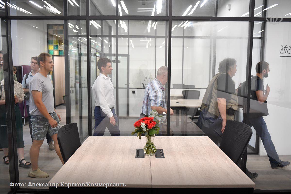 Четверть офисных сотрудников Петербурга задумывается о заработке ручным трудом