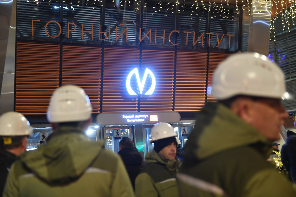 Строителям станции «Горный институт» выплатили 1,8 млн рублей долга по зарплате