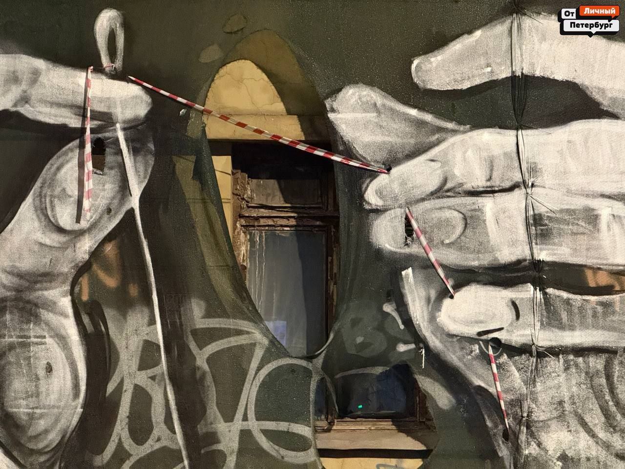 Новое граффити на танте в Апраксином переулке, 18. Называется «Портной» Новое граффити на танте в Апраксином переулке, 18. Называется «Портной»