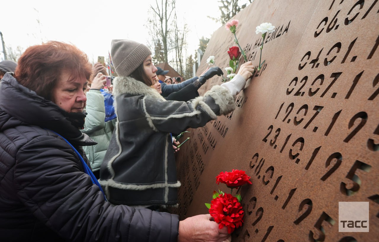 В Санкт-Петербурге прошла панихида по погибшим в теракте на борту рейса 9268 "Шарм-эш-Шейх — Санкт-Петербург" 31 октября 2015 года В Санкт-Петербурге прошла панихида по погибшим в теракте на борту рейса 9268 "Шарм-эш-Шейх — Санкт-Петербург" 31 октября 2015 года