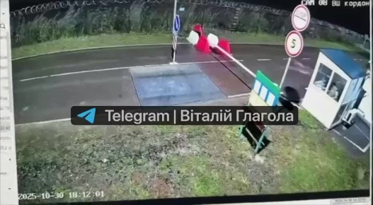 Украинские СМИ заявляют, что какой-то адвокат прорвался через шлагбаум на границе и сбежал в Венгрию подальше от людоловов Зеленского