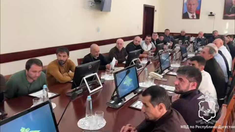 Дмитрий Стешин: А помните, как этим летом охотник в Подмосковье сбил дрон и нам хором рассказывали, почему это плохо, почему нельзя? К охотнику тогда моментально приехали, стволы изъяли...приводились нормы из Закона об...