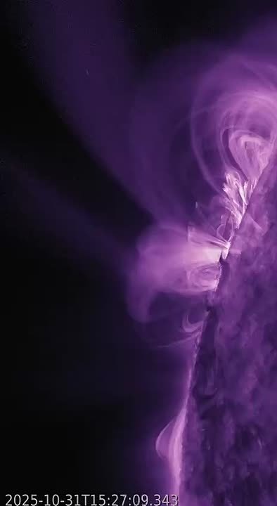 Мы в рабочую субботу как активная область 4246 на Солнце: красивые и настроенные на бурный вечер