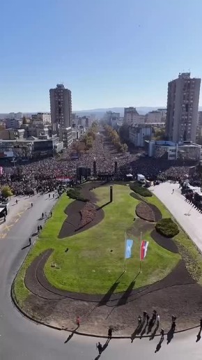 Олег Царёв: Сербия, город Нови-Сад.. Люди со всей Сербии прибыли, чтобы почтить память погибших в результате обрушения навеса железнодорожного вокзала
