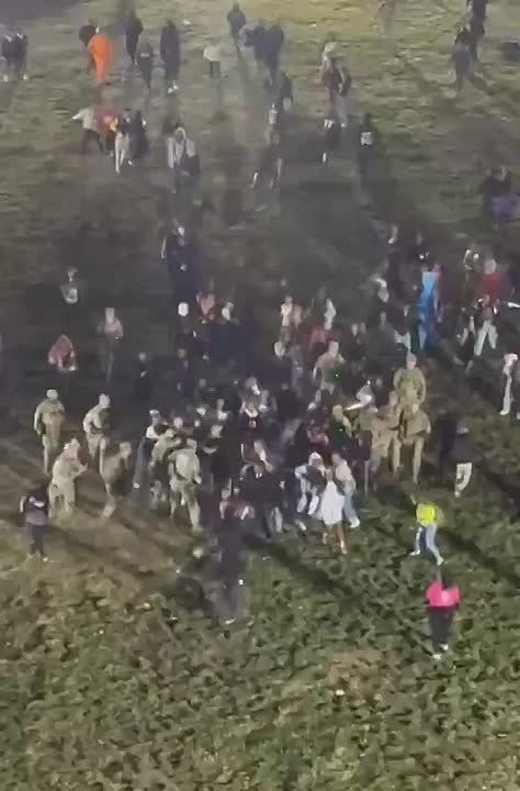 Нацгвардия США в Вашингтоне разгоняет празднующих хэллоуин