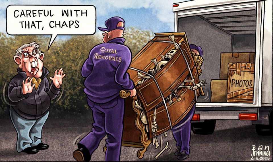 «Осторожнее с этим, ребята!» Как видите, газета i Paper полагает, что Эндрю Виндзор, переезжая из королевского дворца, увозит не только плюшевых мишек, но и много скелетов в шкафу