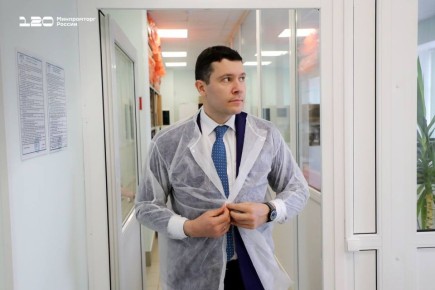 Антон Алиханов ознакомился с работой завода турбинных лопаток и деятельностью научных центров Санкт-Петербурга