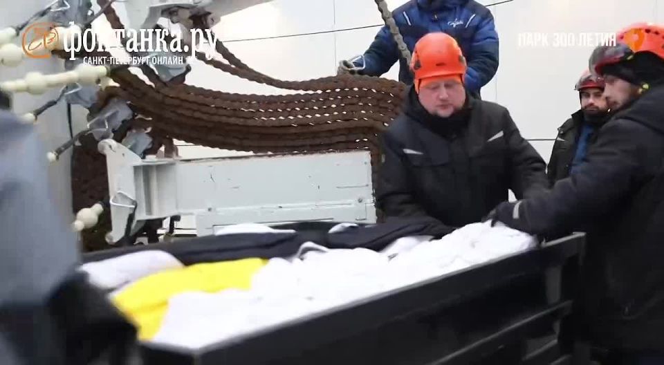 Имперский флаг над Петербургом